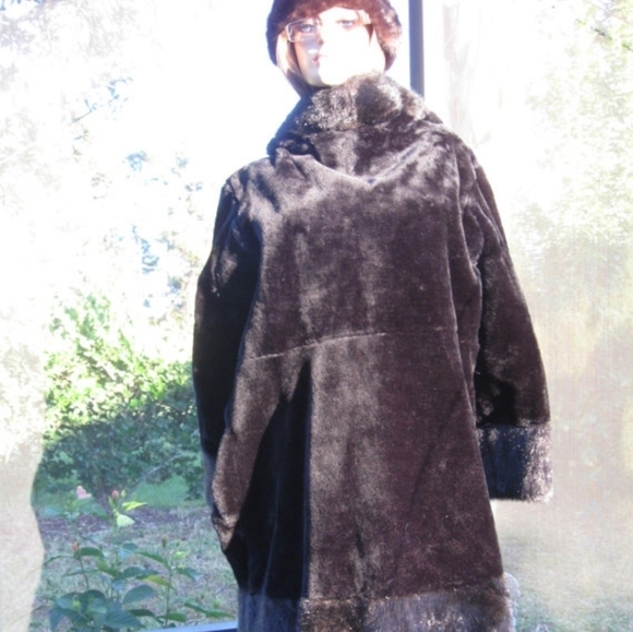 PLUSH VINTAGE BROWN/BLACK - SHEERED FAUX FUR FULL LENGTH COAT SIZE: MEDIUM~LARGE - Picture 5 of 9